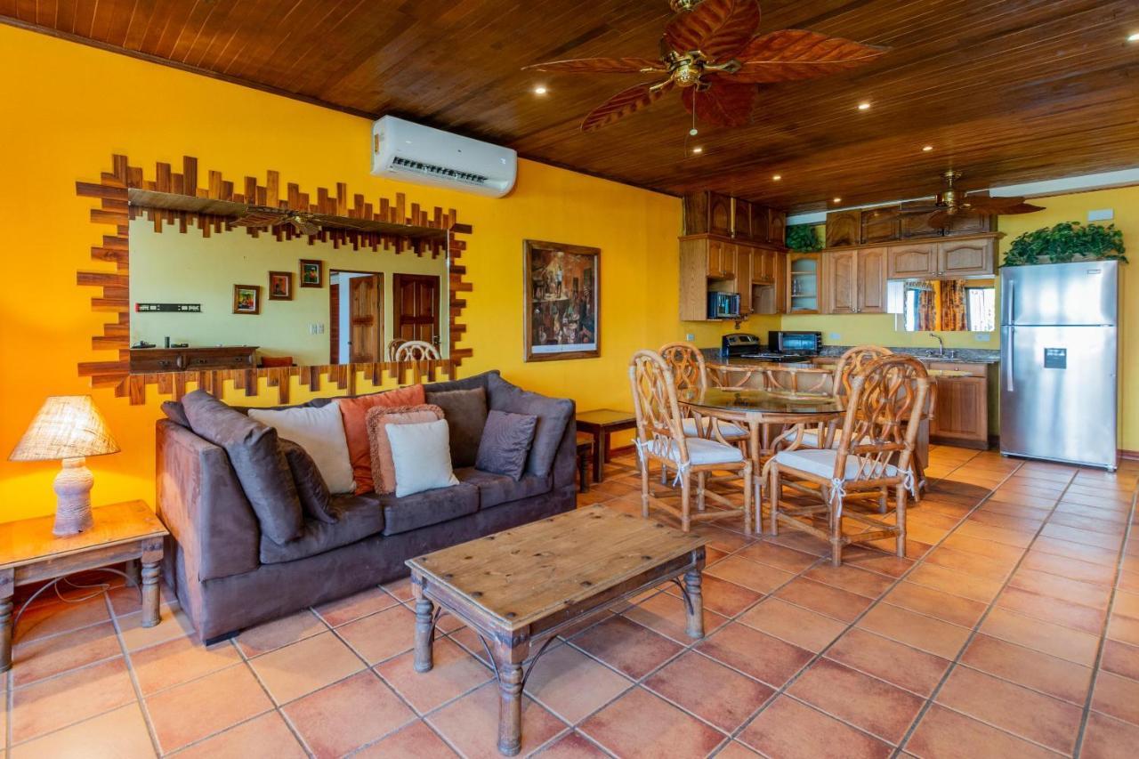 Warm Interiors And Orange Hues On Ground Floor In Front Of Beach Playa Flamingo Exterior foto