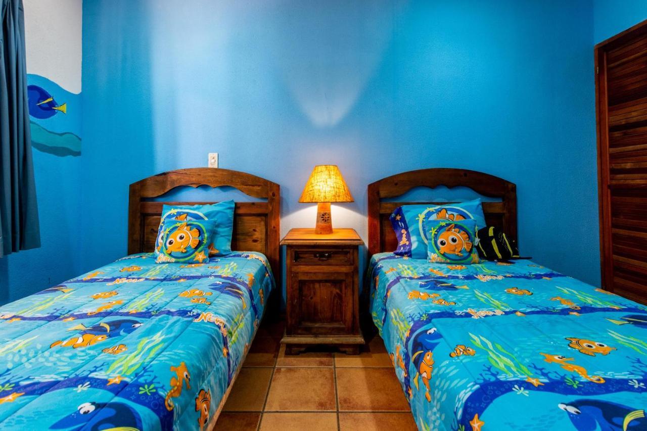 Warm Interiors And Orange Hues On Ground Floor In Front Of Beach Playa Flamingo Cameră foto